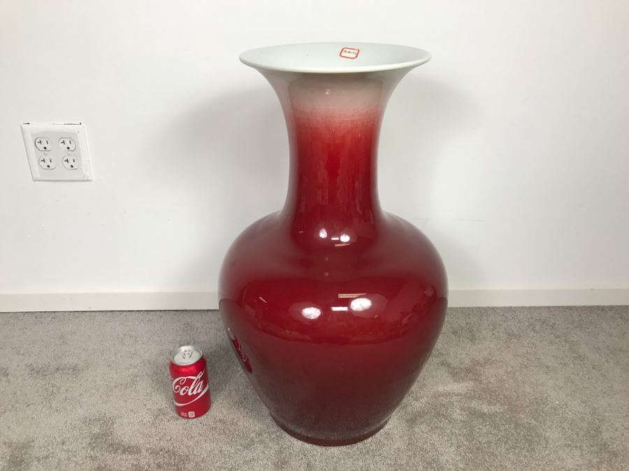 JUST ADDED - Huge Chinese Contemporary Red And White Vase [Photo 4]