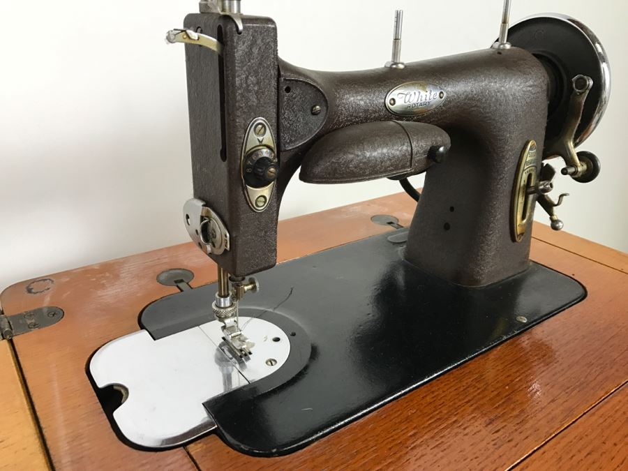 Vintage Mid-Century White Rotary Sewing Machine With Cabinet Patented 1927