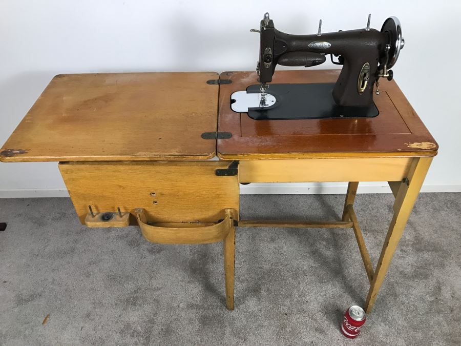 Vintage Mid-Century White Rotary Sewing Machine With Cabinet Patented 1927 [Photo 3]