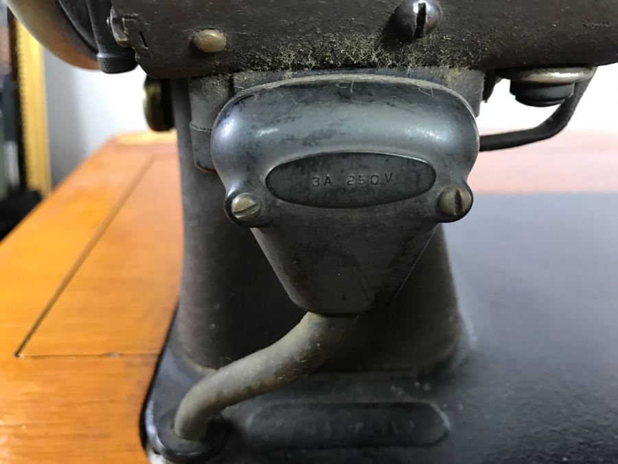 Vintage Mid-Century White Rotary Sewing Machine With Cabinet Patented 1927 [Photo 20]