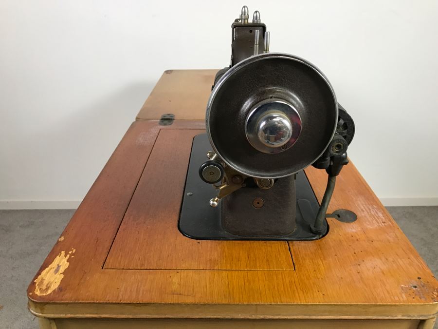 Vintage MidCentury White Rotary Sewing Machine With Patented 1927