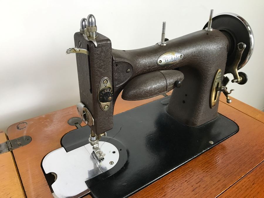 Vintage Mid-Century White Rotary Sewing Machine With Cabinet Patented 1927 [Photo 10]