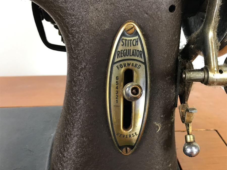 Vintage Mid-Century White Rotary Sewing Machine With Cabinet Patented 1927 [Photo 6]