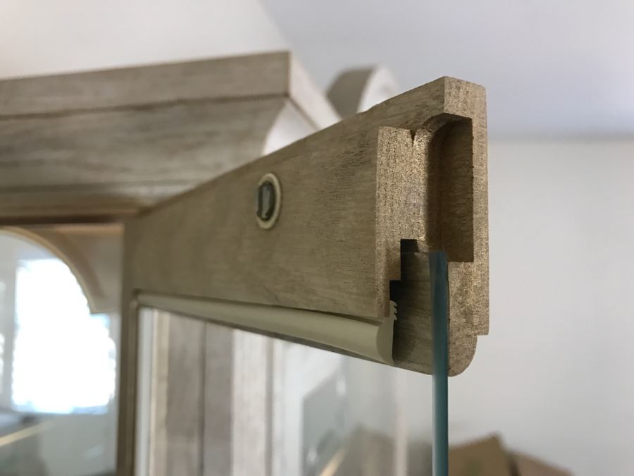 White Wash Finish Curio Cabinet Vitrine [Photo 7]