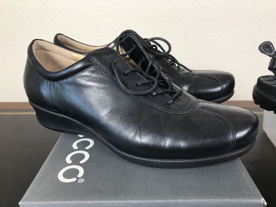 Pair Of New ECCO Women's Shoes Size 8-8.5