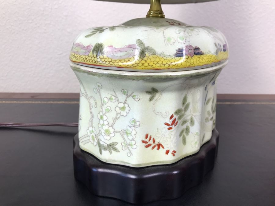 Chinese Table Lamp With Shade [Photo 8]