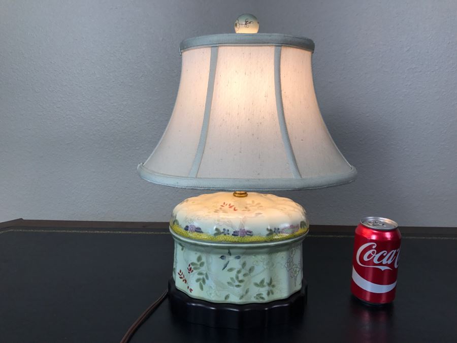 Chinese Table Lamp With Shade
