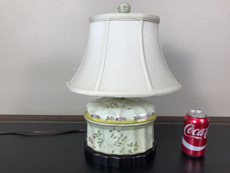 Chinese Table Lamp With Shade [Photo 2]