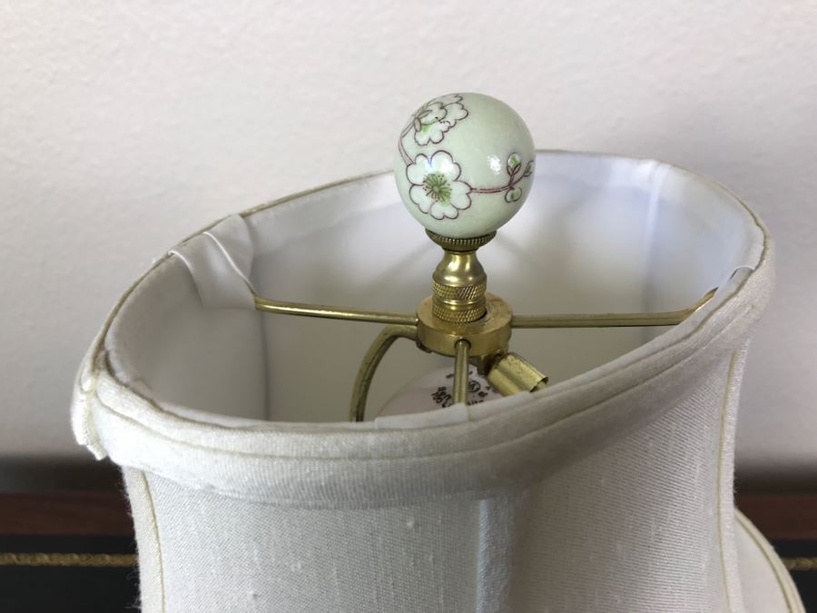 Chinese Table Lamp With Shade [Photo 11]