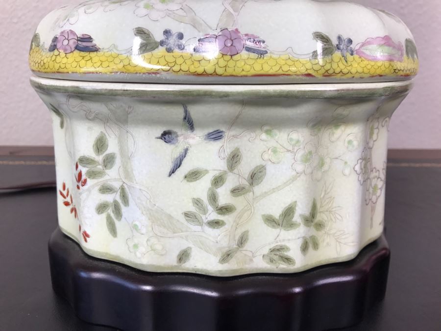 Chinese Table Lamp With Shade [Photo 7]