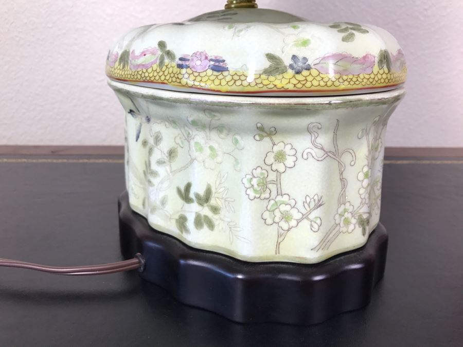Chinese Table Lamp With Shade [Photo 9]