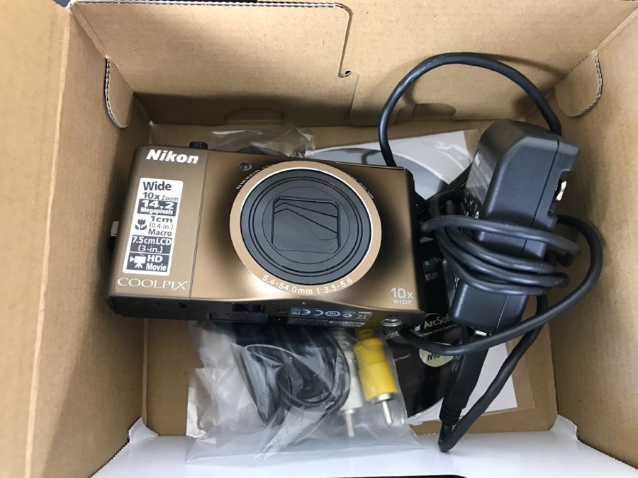 Nikon Coolpix S8000 Camera [Photo 3]