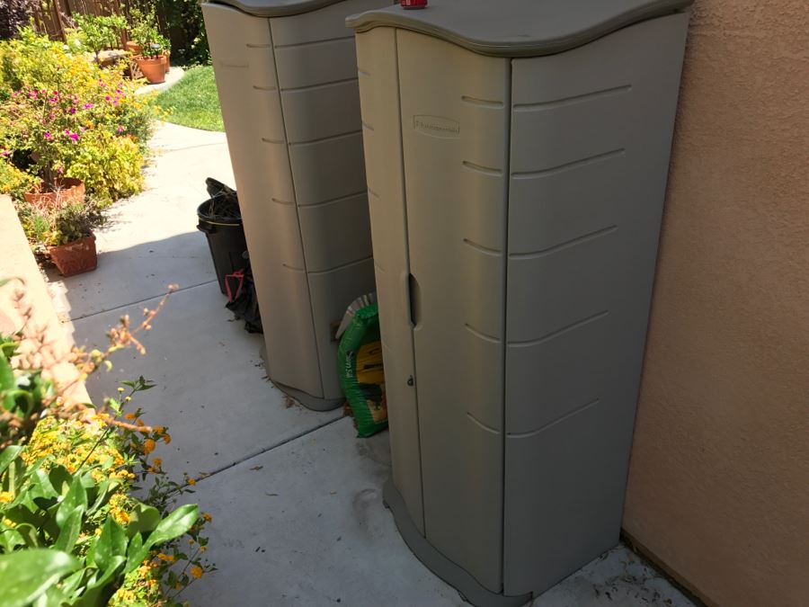 Single Rubbermaid Slim Jim Storage Shed - 30 x 25 x 72' In Excellent Condition [Photo 2]