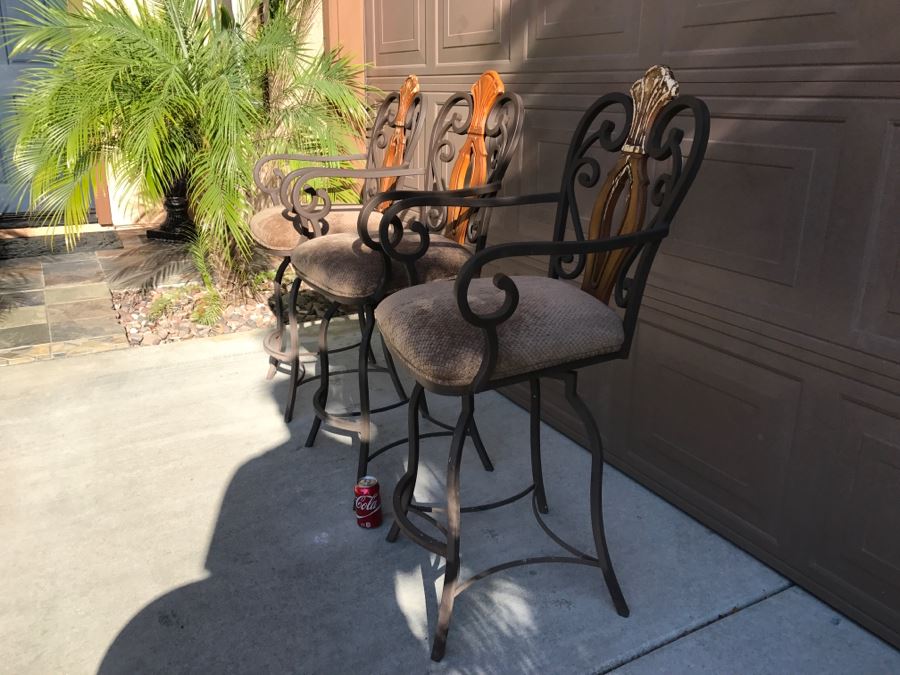 Set Of 3 Metal And Wood Swivel Bar Height Bar Stools [Photo 7]