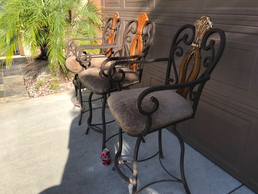 Set Of 3 Metal And Wood Swivel Bar Height Bar Stools [Photo 6]