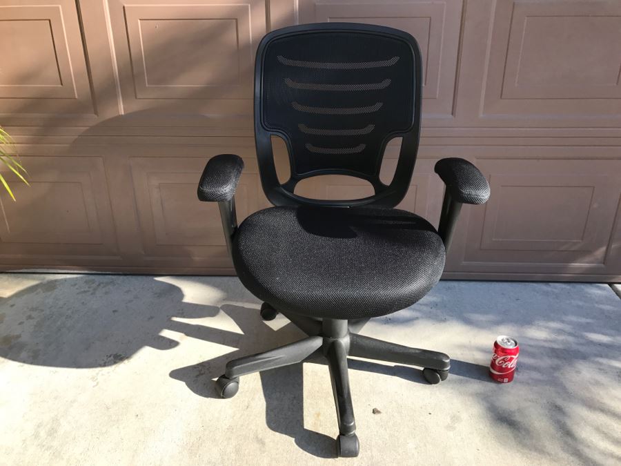 Black Office Chair [Photo 3]