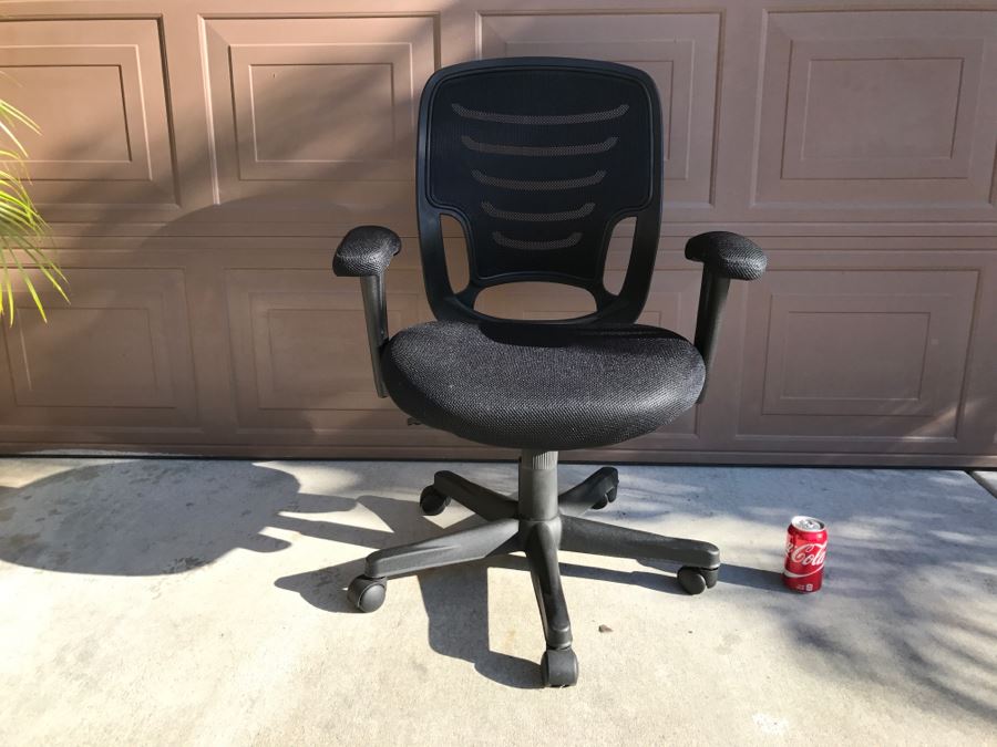 Black Office Chair [Photo 2]