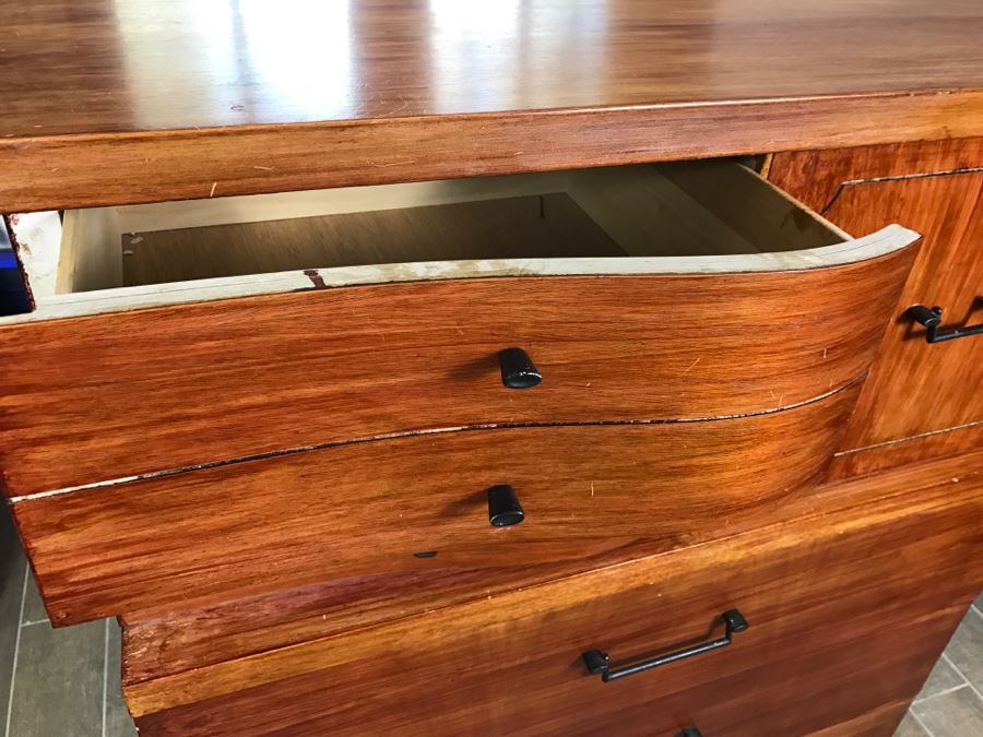 Painted Mid-Century Modern 5 Drawer Chest Of Drawers Dresser By L.A. Period Furniture [Photo 3]