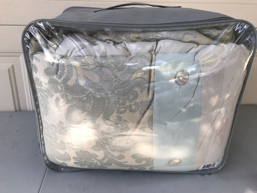 8 Piece King Size Jacquard Comforter Set [Photo 5]