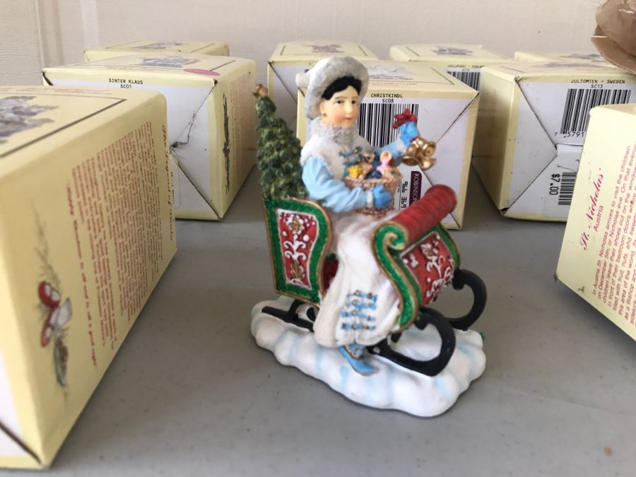 Set Of 13 The International Santa Claus Collection Decorations In Boxes [Photo 12]