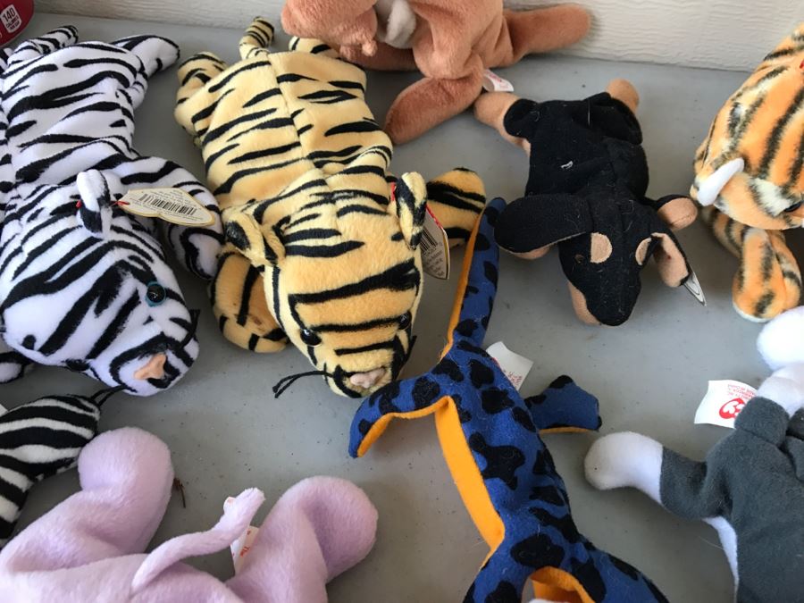 Huge Collection Of Ty Beanie Baby Dolls [Photo 49]