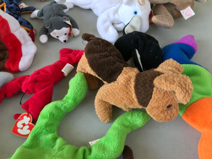 Huge Collection Of Ty Beanie Baby Dolls [Photo 44]