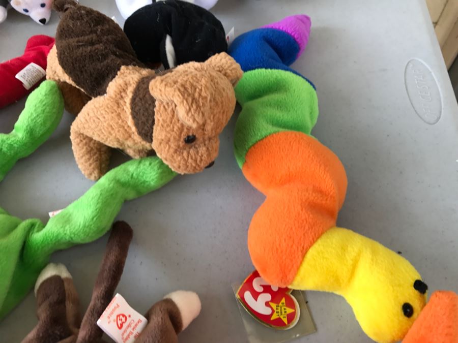 Huge Collection Of Ty Beanie Baby Dolls [Photo 43]