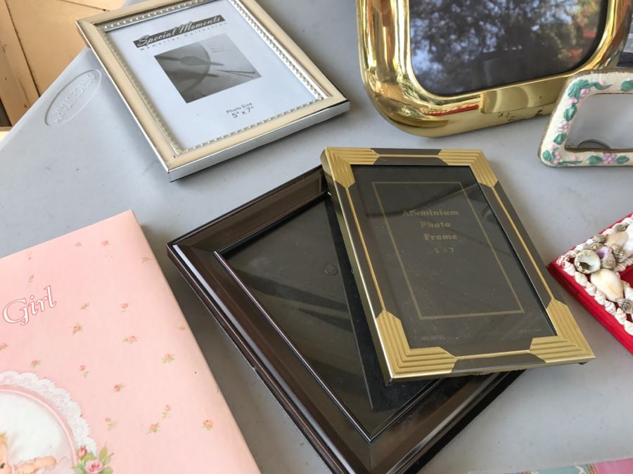 Collection Of Picture Frames [Photo 9]