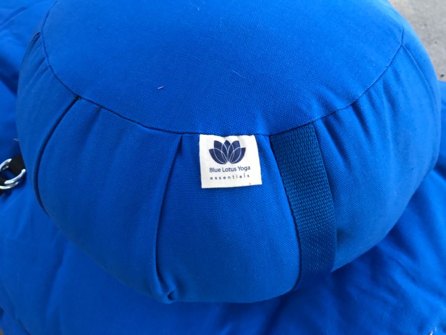 Blue Lotus Yoga Thai Massage Mat - Note Small Tear In Canvas That Needs Patching [Photo 5]