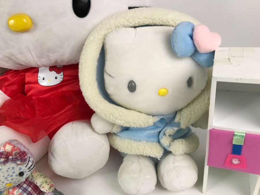 Huge Hello Kitty Lot With Plush Toys And New Hello Kitty Watch [Photo 13]