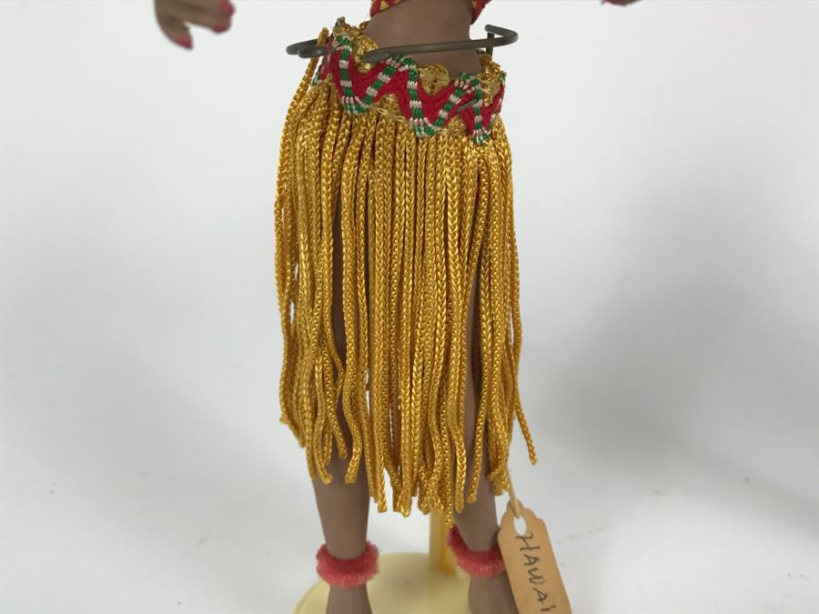 Vintage Hawaiian Hula Girl And Matching Hawaiian Male Doll [Photo 6]