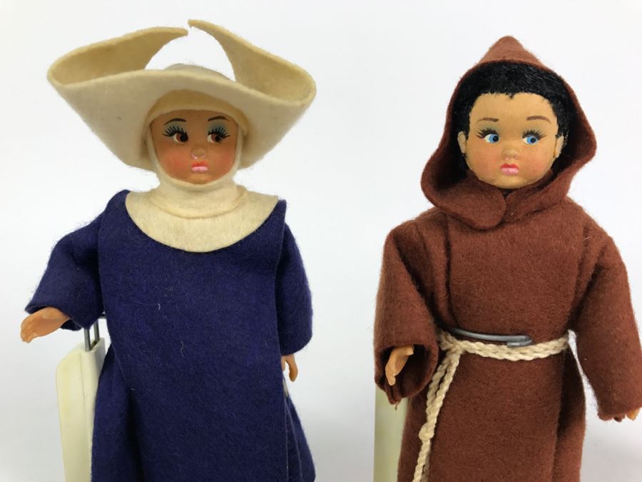 Pair Of Vintage Clergy Dolls [Photo 2]
