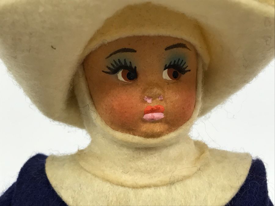 Pair Of Vintage Clergy Dolls [Photo 3]