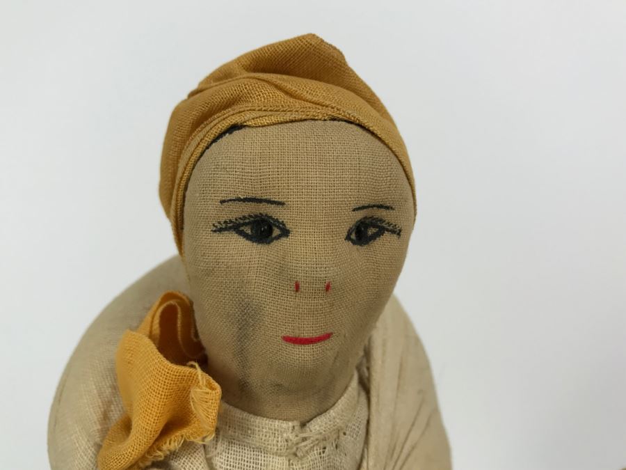 Pair Of Vintage International Dolls [Photo 3]