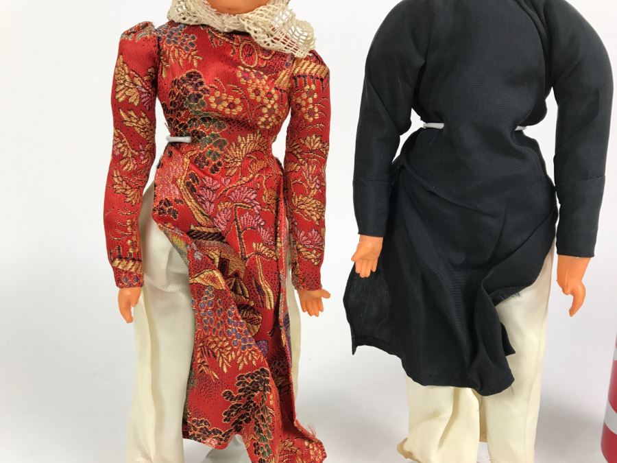 Pair Of Vintage International Dolls [Photo 5]