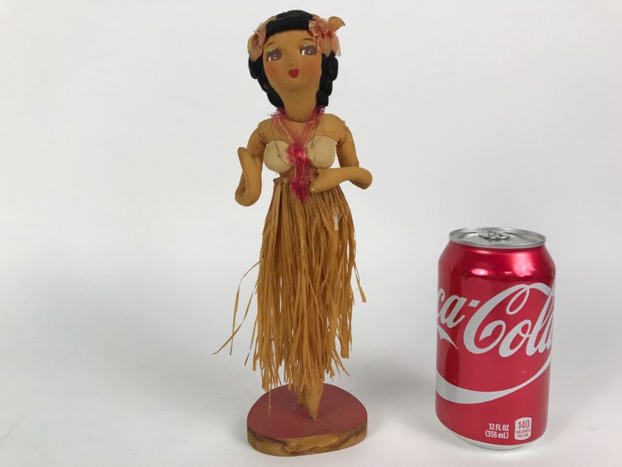 Vintage Hawaiian Hula Girl Doll [Photo 1]