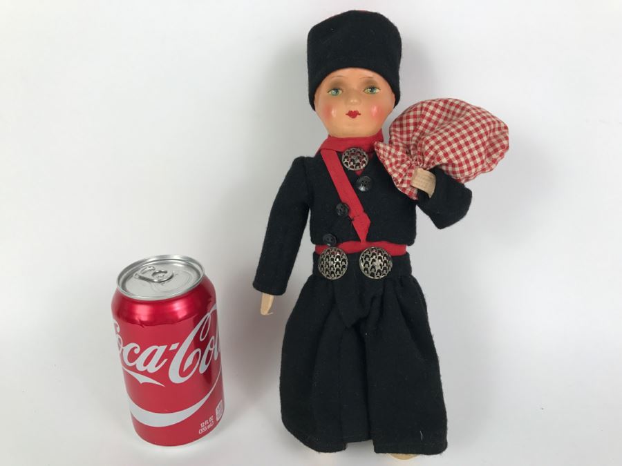Pair Of Vintage International Dolls [Photo 17]