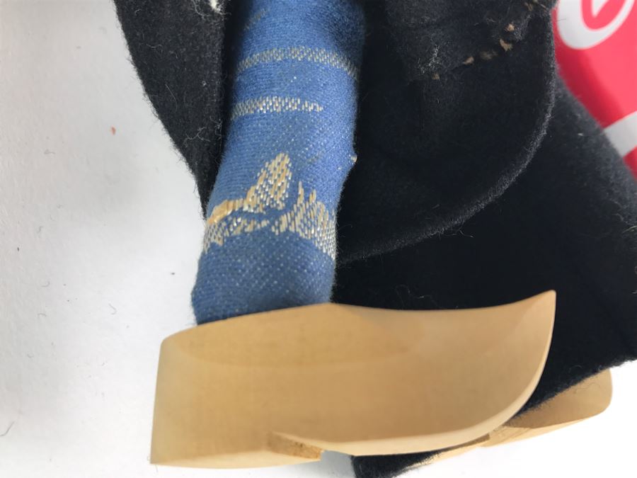 Pair Of Vintage International Dolls [Photo 9]