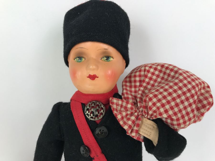 Pair Of Vintage International Dolls [Photo 21]