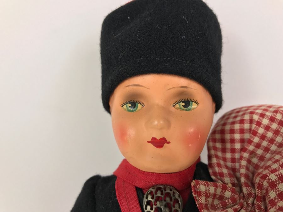 Pair Of Vintage International Dolls [Photo 18]