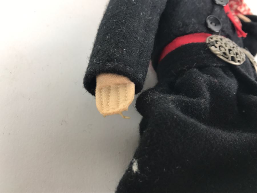 Pair Of Vintage International Dolls [Photo 10]