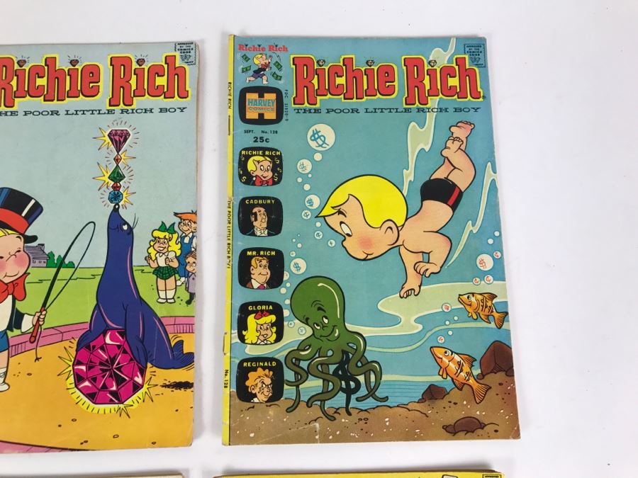 (6) Richie Rich Comic Books #125, 126, 128, 130, 131, 132 [Photo 6]