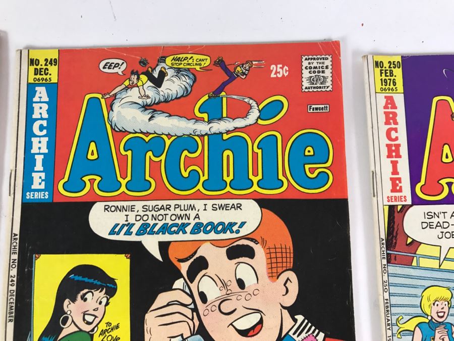(10) Archie And Archie Annual Comic Books - Archie # 244, 245, 247, 249, 250, 254, 256, 275 And Pair Of Archie Annual #26 [Photo 7]