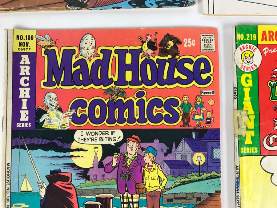 (9) Comic Books That Wilkin' Boy, Mad House Glads, Mad House Comics And Lil Jinx Christmas Bag [Photo 11]
