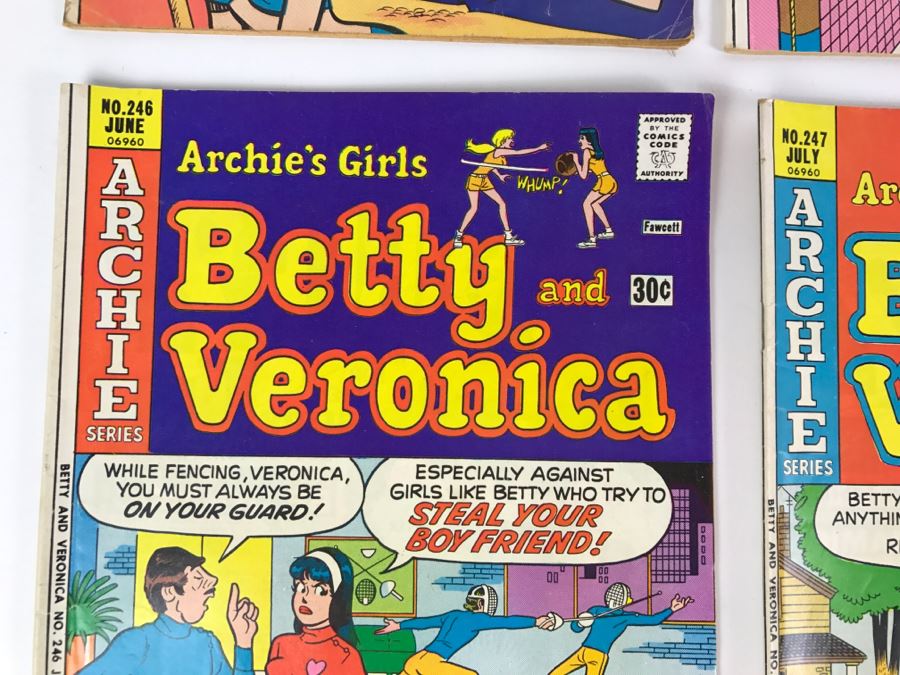 (7) Betty And Veronica Comic Books #238, 239, 241, 245, 246, 247, 248 [Photo 9]