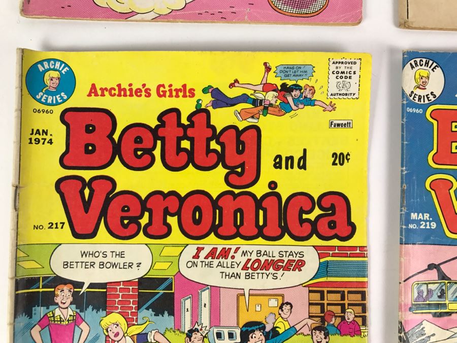 (7) Betty And Veronica Comic Books #238, 239, 241, 245, 246, 247, 248 [Photo 16]
