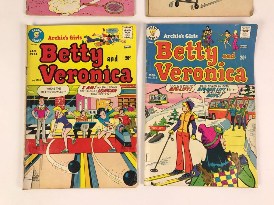 (7) Betty And Veronica Comic Books #238, 239, 241, 245, 246, 247, 248 [Photo 15]