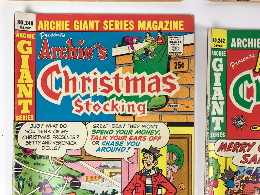 Archie's Christmas Stocking #144, 228, 240, 452 And Archie's Christmas Love-In #218, 230, 242, 454 Comic Books [Photo 7]