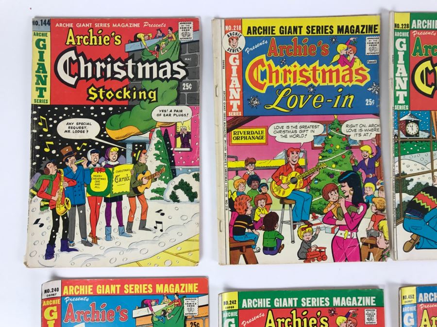 Archie's Christmas Stocking #144, 228, 240, 452 And Archie's Christmas Love-In #218, 230, 242, 454 Comic Books [Photo 2]