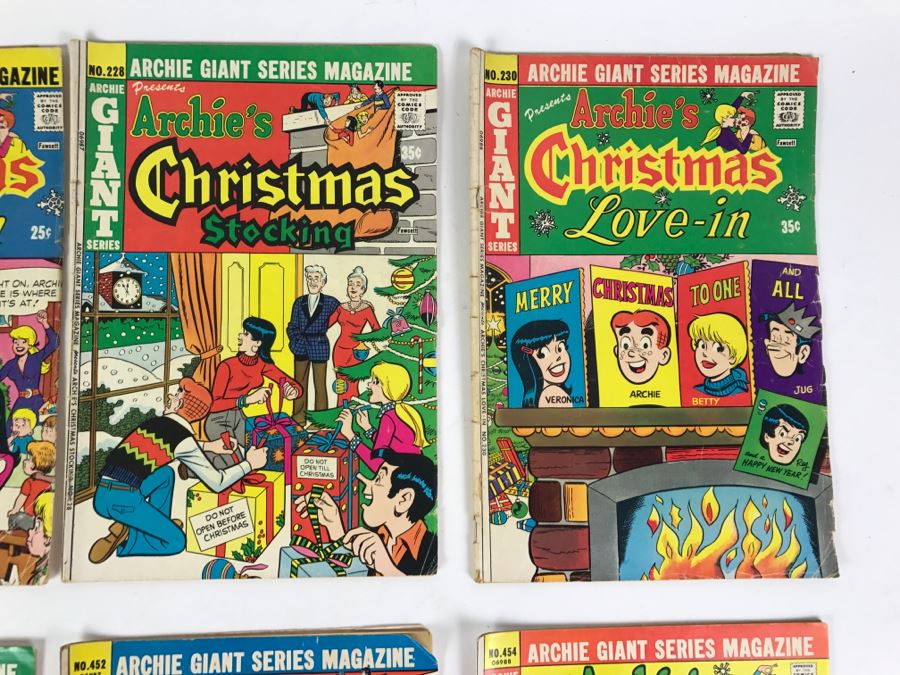 Archie's Christmas Stocking #144, 228, 240, 452 And Archie's Christmas Love-In #218, 230, 242, 454 Comic Books [Photo 4]